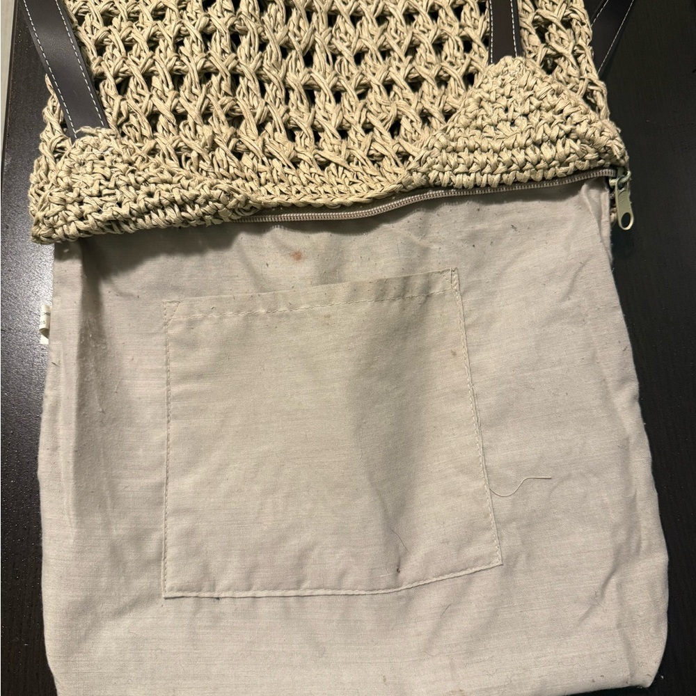 Woven Tan Tote Bag With Zipper Closure - Picture 8 of 9